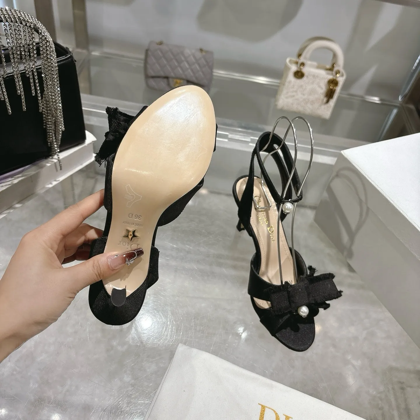 👟👟Ex-factory price 520👟👟 🎆Fringed webbing women's shoes Dior Dior 2024 spring and summer catwalk new Adiorble women's shoes CD star's same fashion tassel bow square head pearl letter logo hardware buckle high-heeled hollow sandals The top high-end version on the market Upper: original customized tassel grosgrain Lining: sheepskin lining foot pad Outsole: Italian leather outsole Heel height: 8.5cm Size: 34-41 (34.40.41. Customization is non-refundable)